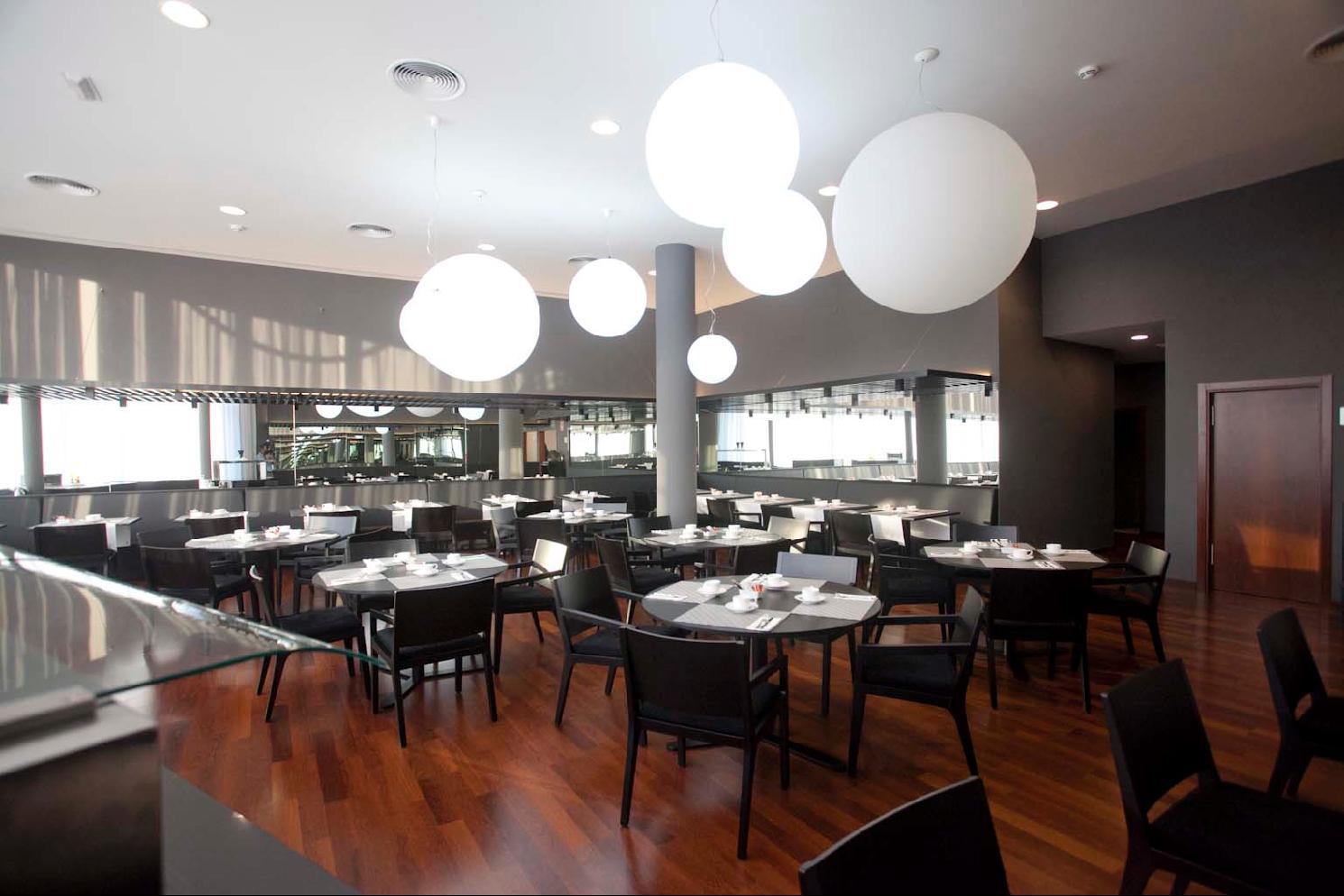 Hotel Carris Marineda A Coruna Restaurant photo