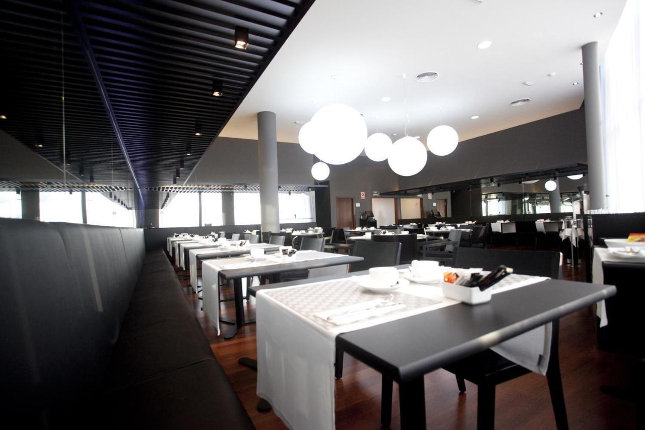 Hotel Carris Marineda A Coruna Restaurant photo